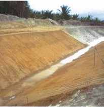 Primary Canal - Process of applying Geocrete MixPrimary Canal - Process of applying Geocrete Mix
